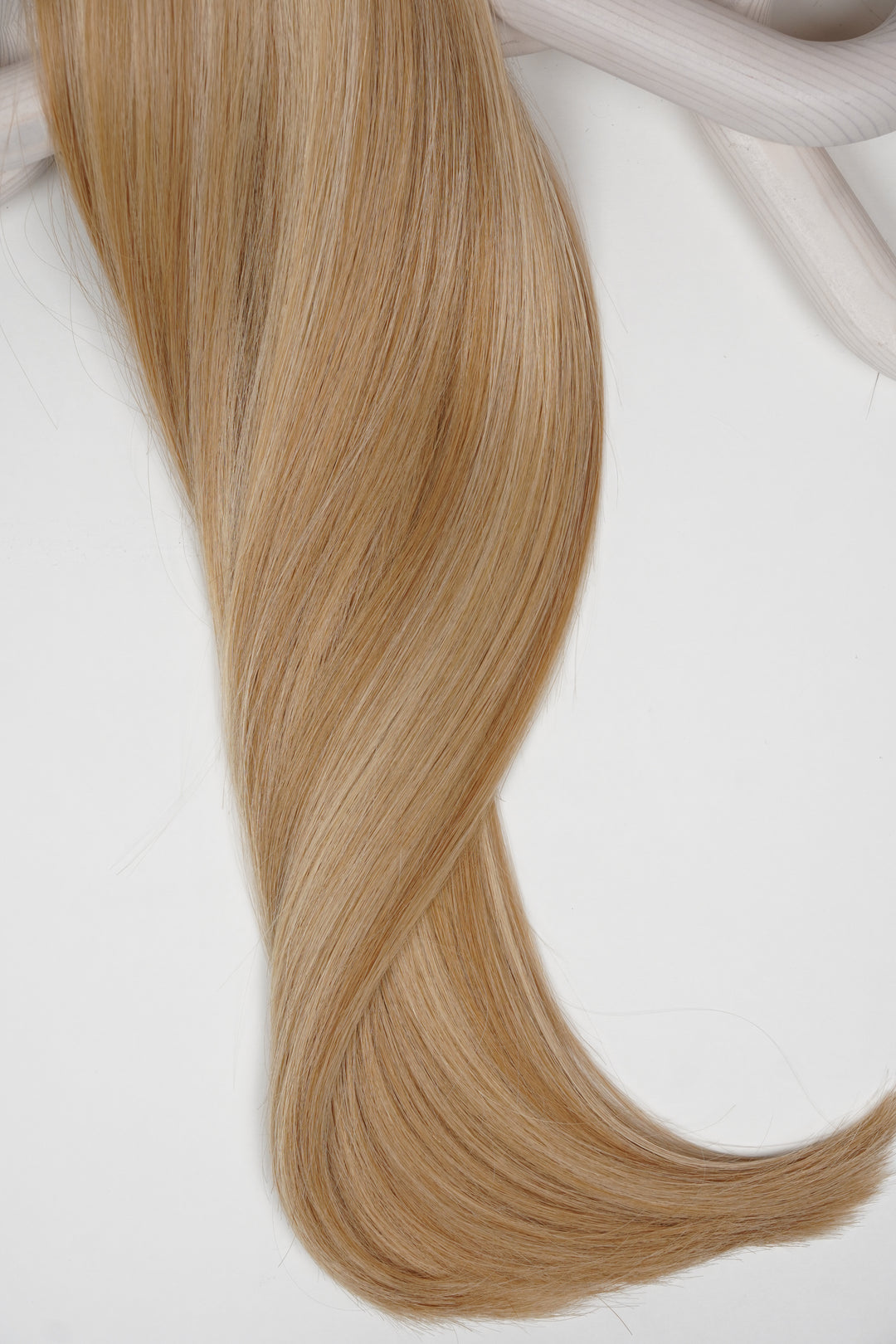 #P8/613 Vanilla Crunch - Alma Triple Genius Volume Weft